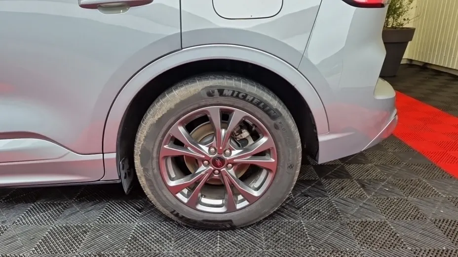 FORD Kuga -