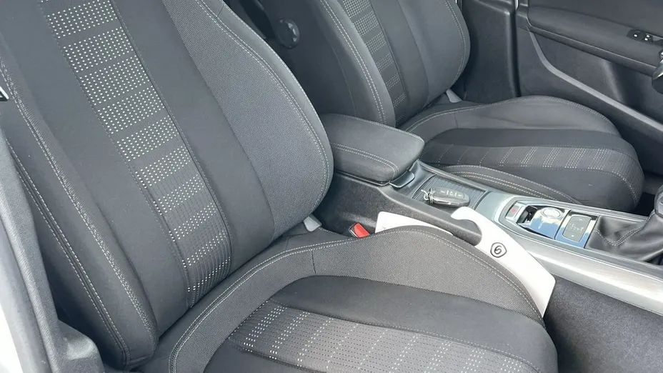 PEUGEOT 308 -