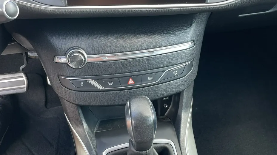 PEUGEOT 308 -