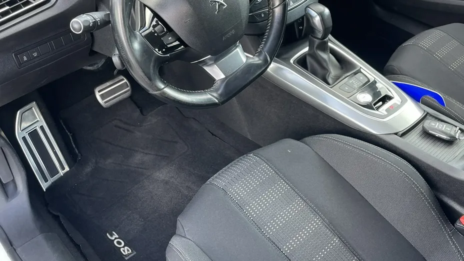 PEUGEOT 308 -