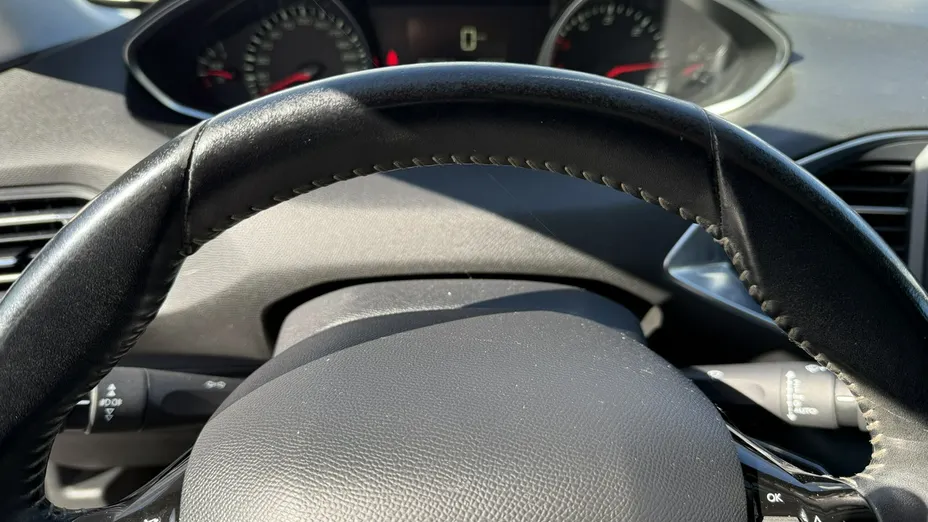 PEUGEOT 308 -