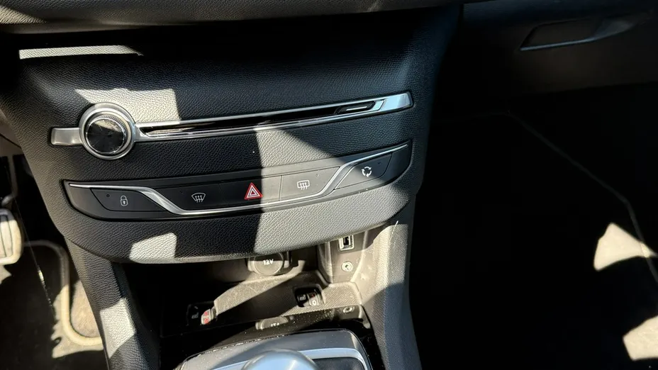 PEUGEOT 308 -