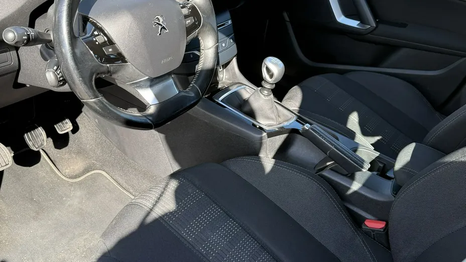 PEUGEOT 308 -