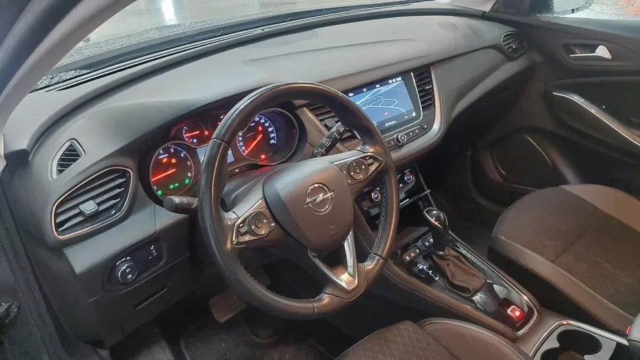 OPEL Grandland -