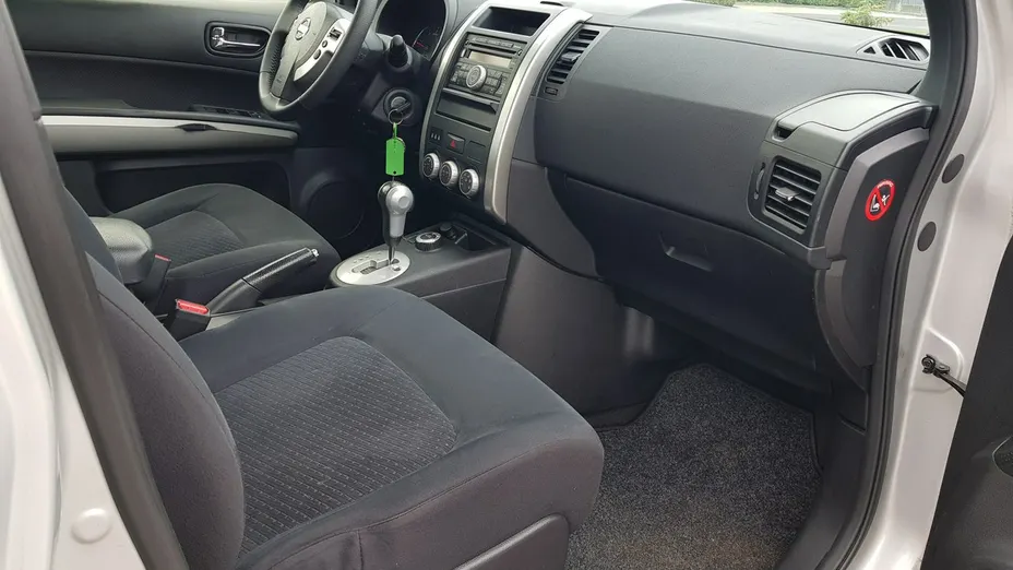 NISSAN X-Trail -