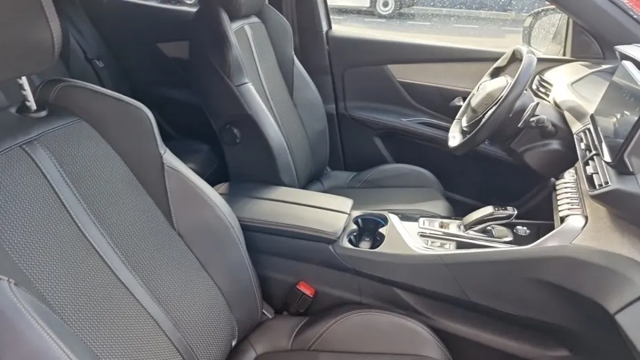 PEUGEOT 3008 -