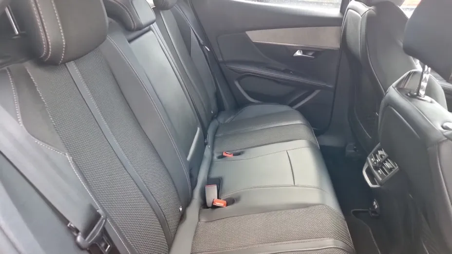 PEUGEOT 3008 -