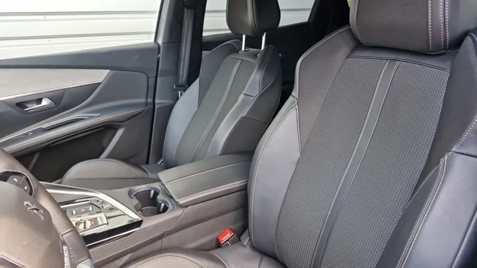 PEUGEOT 3008 -