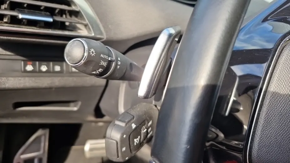 PEUGEOT 3008 -