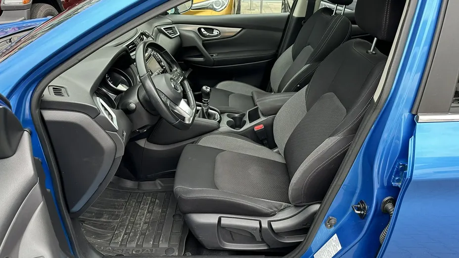 NISSAN Qashqai -