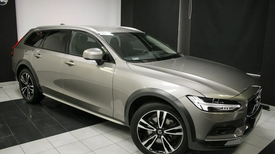 VOLVO V90 -