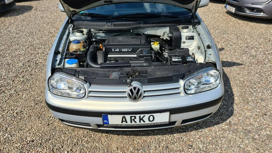 VOLKSWAGEN Golf -