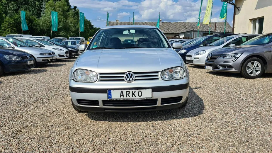 VOLKSWAGEN Golf -