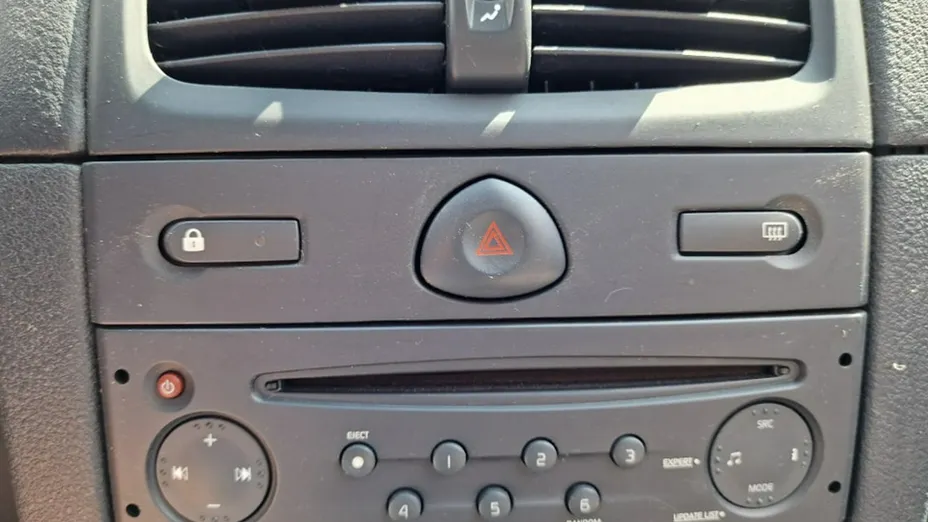 RENAULT Clio -