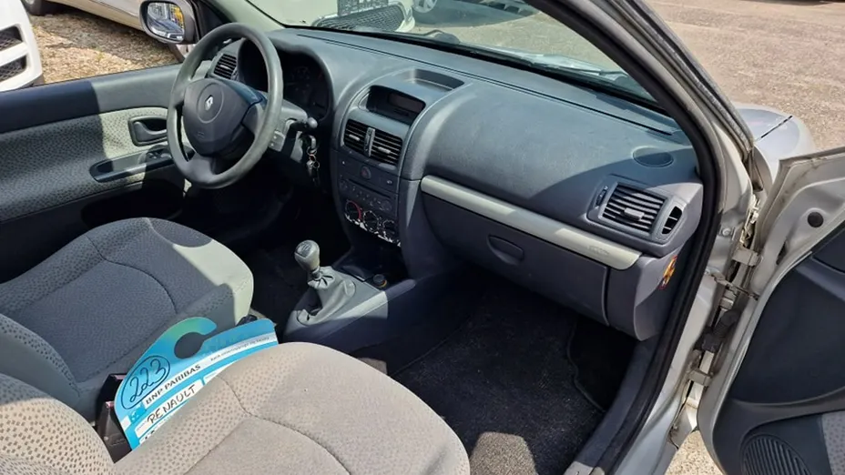 RENAULT Clio -