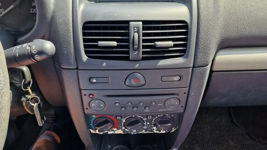 RENAULT Clio -