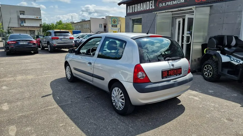 RENAULT Clio -