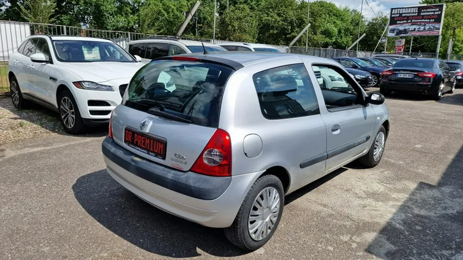 RENAULT Clio -