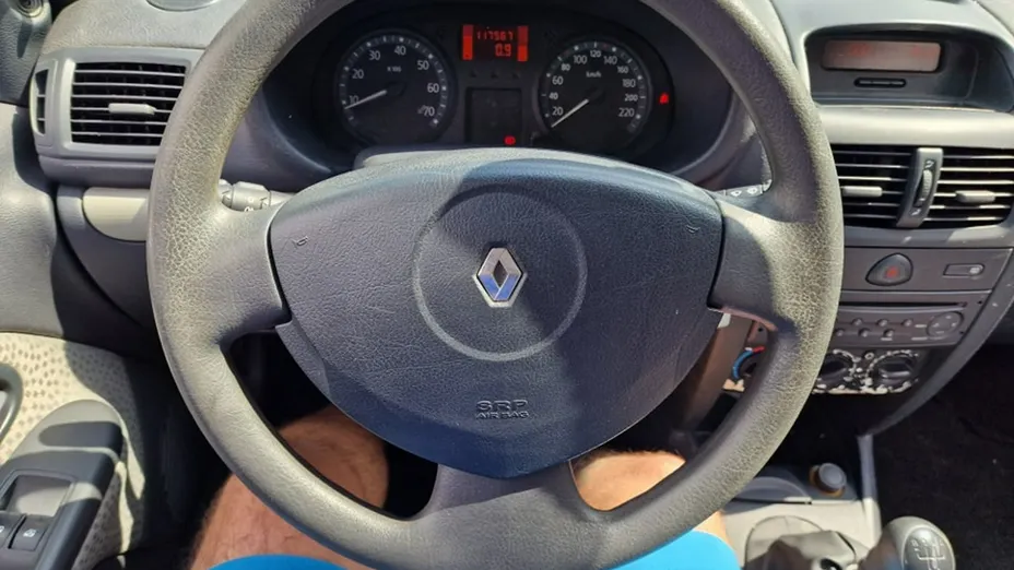 RENAULT Clio -