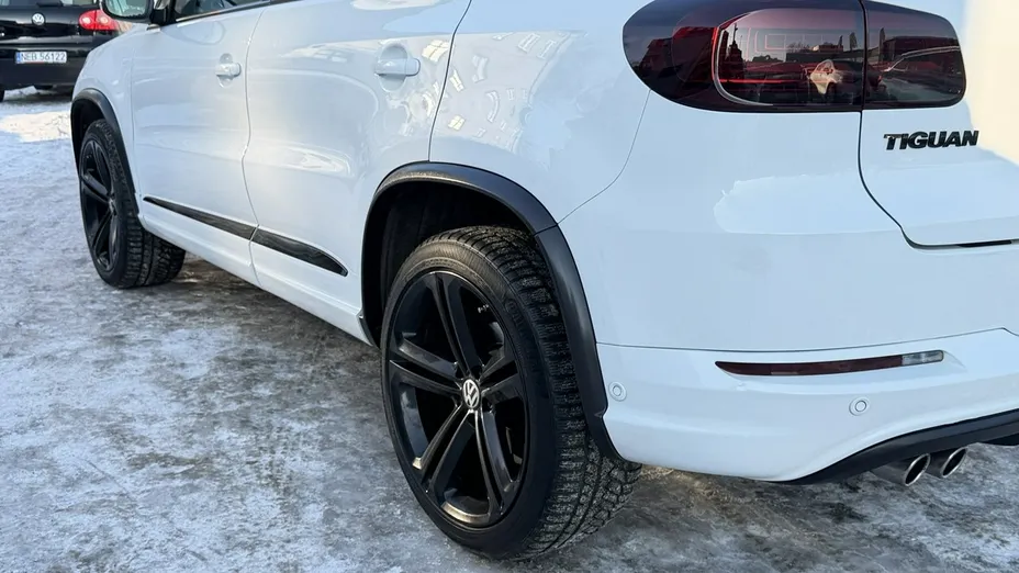 VOLKSWAGEN Tiguan -