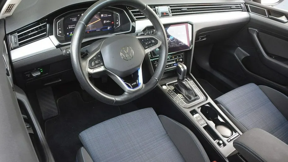 VOLKSWAGEN Passat -