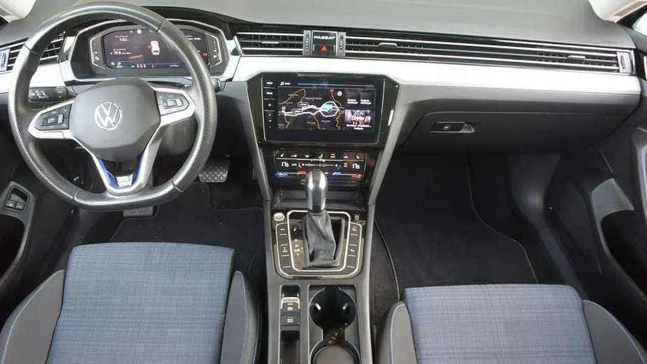 VOLKSWAGEN Passat -