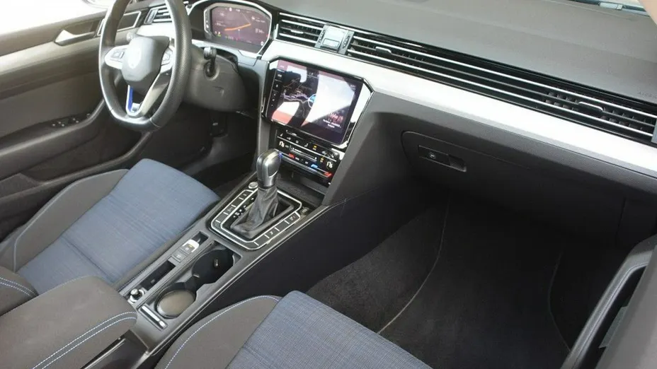 VOLKSWAGEN Passat -