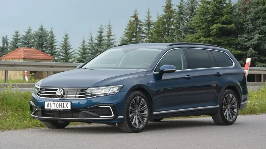 VOLKSWAGEN Passat -