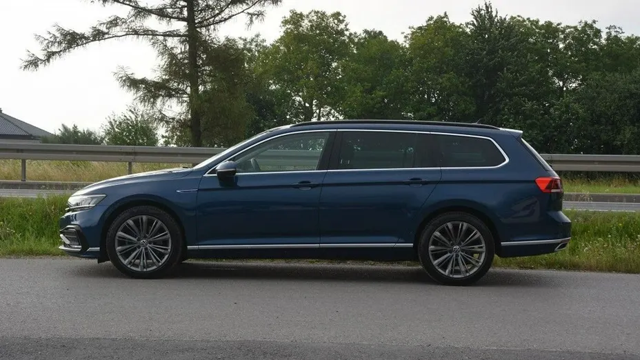 VOLKSWAGEN Passat -