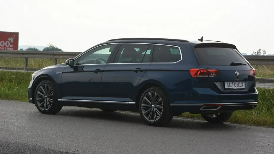 VOLKSWAGEN Passat -