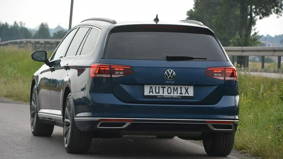 VOLKSWAGEN Passat -