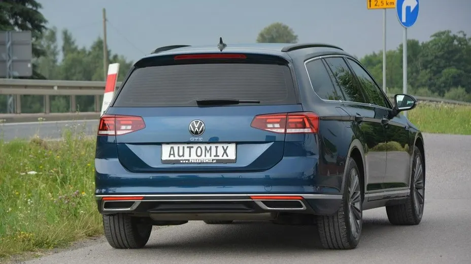 VOLKSWAGEN Passat -