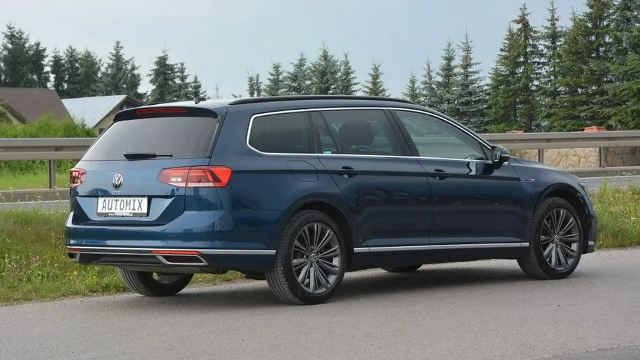 VOLKSWAGEN Passat -