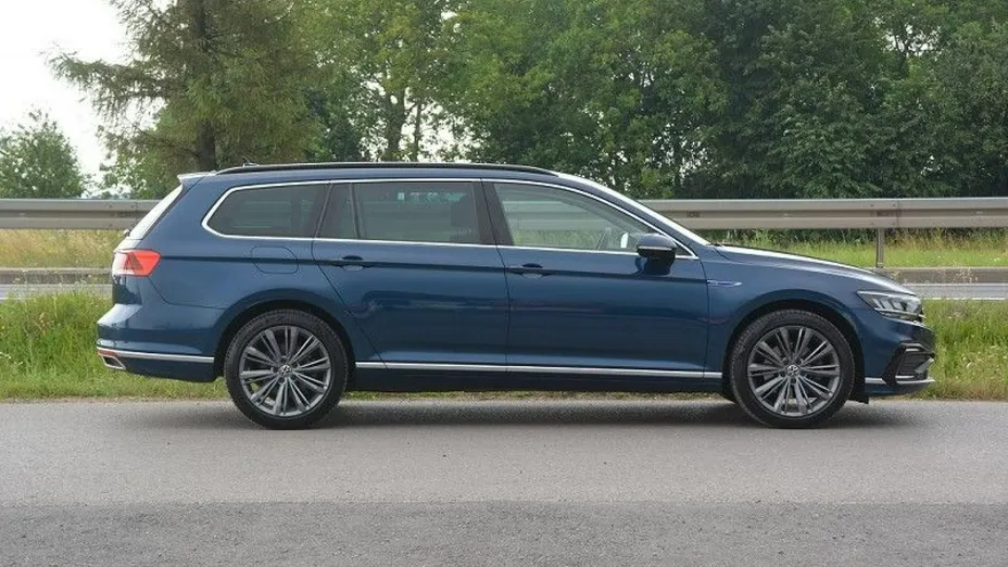 VOLKSWAGEN Passat -