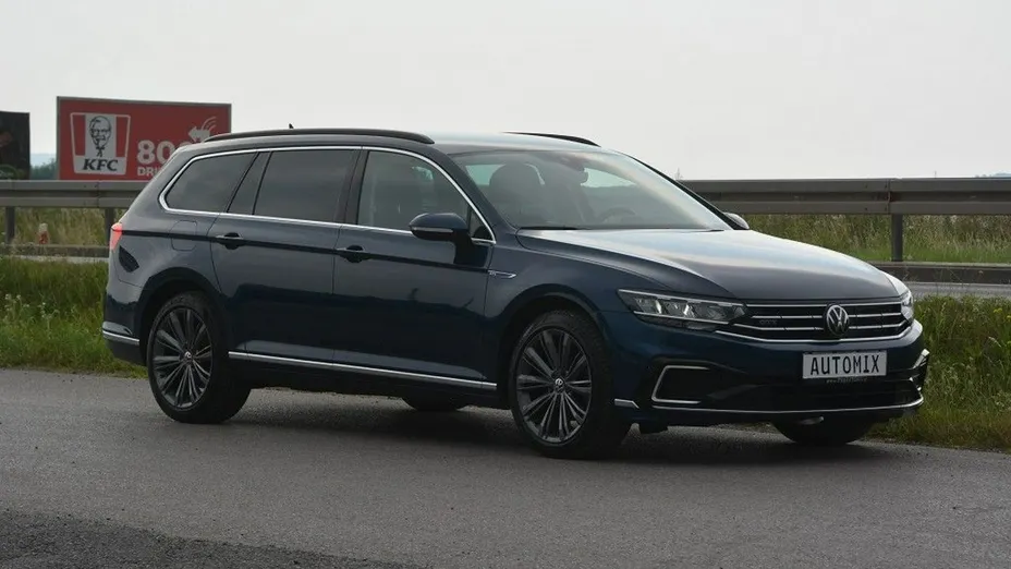 VOLKSWAGEN Passat -