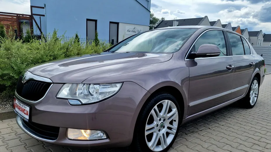 SKODA Superb -