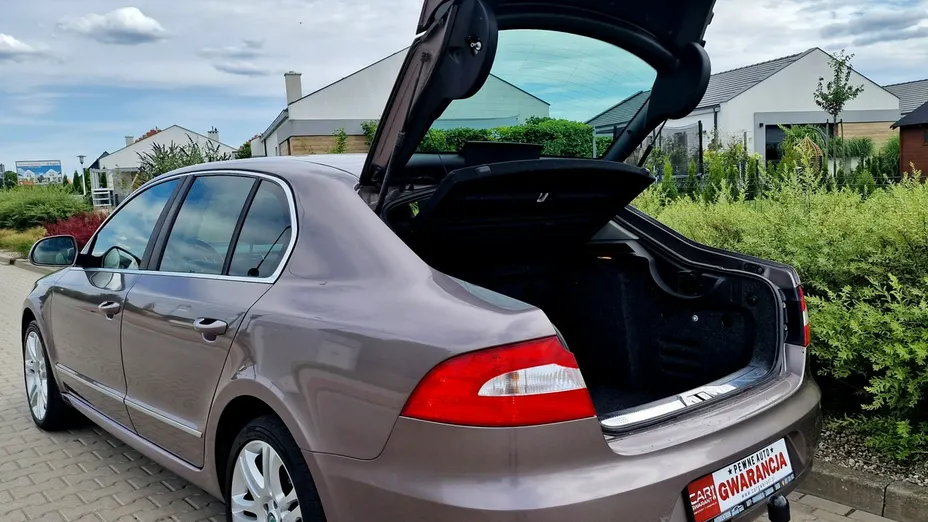 SKODA Superb -