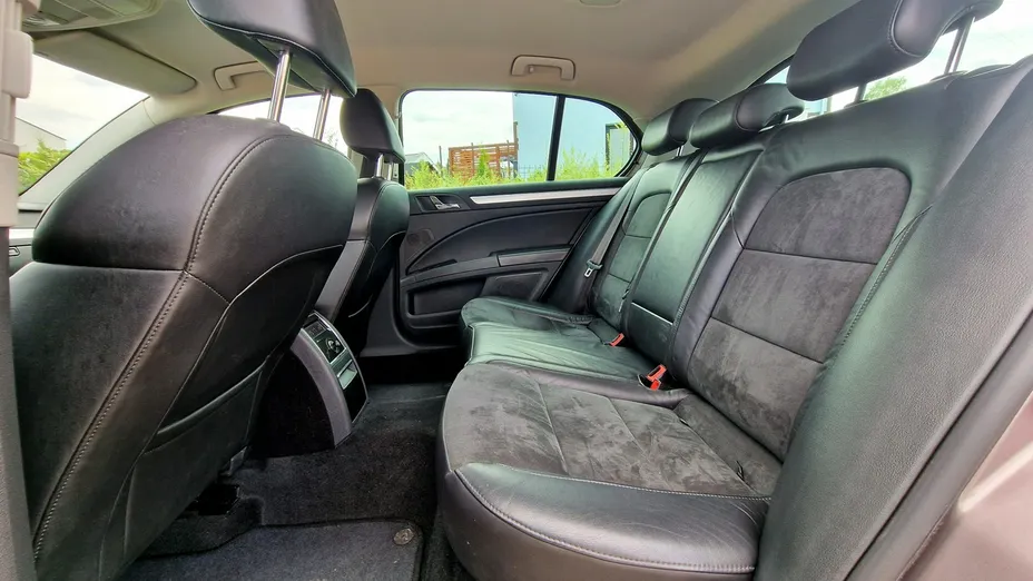 SKODA Superb -