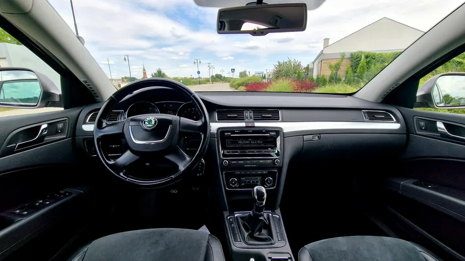 SKODA Superb -