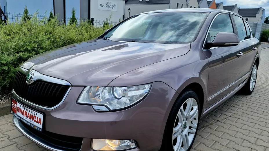 SKODA Superb -