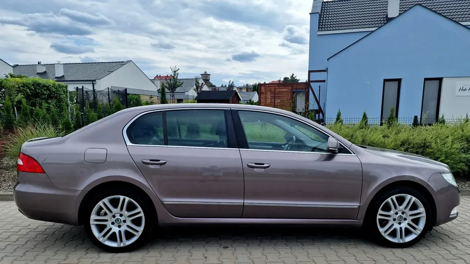 SKODA Superb -