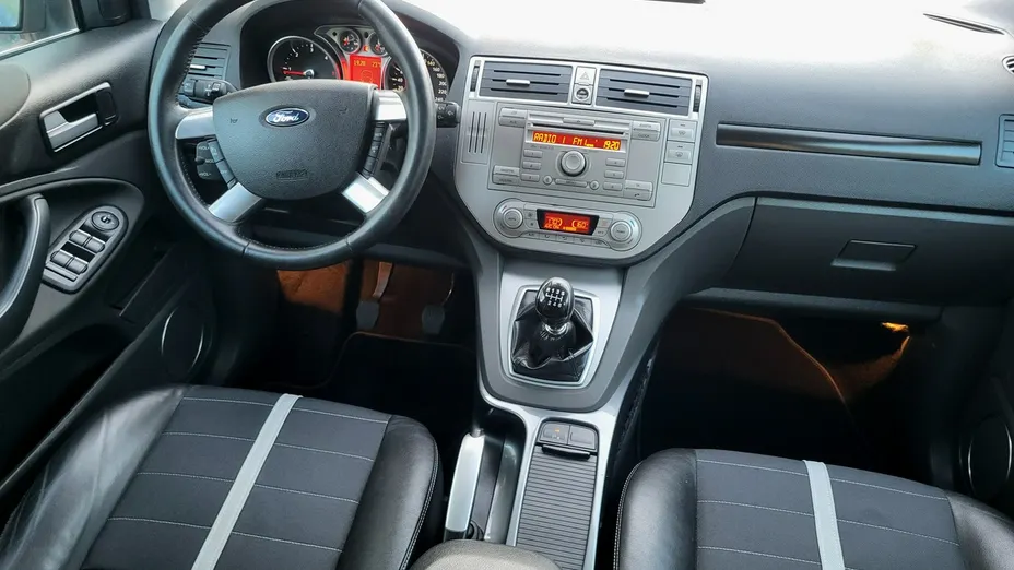 FORD Kuga -