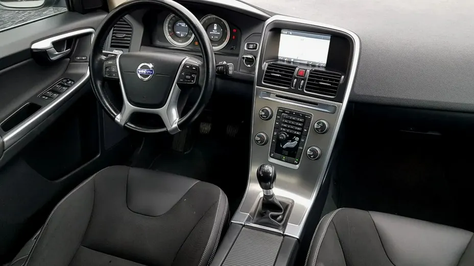 VOLVO XC60 -