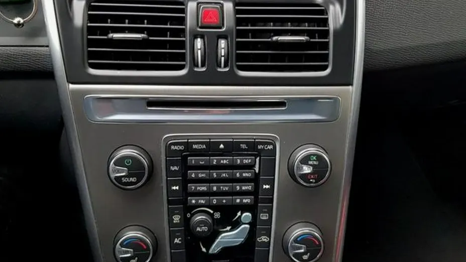 VOLVO XC60 -