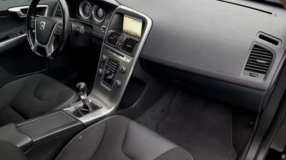 VOLVO XC60 -