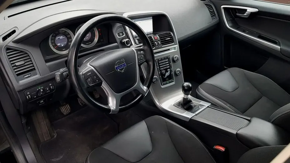 VOLVO XC60 -