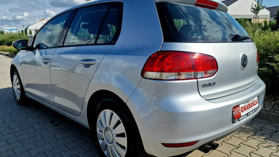 VOLKSWAGEN Golf -