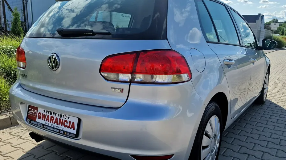 VOLKSWAGEN Golf -