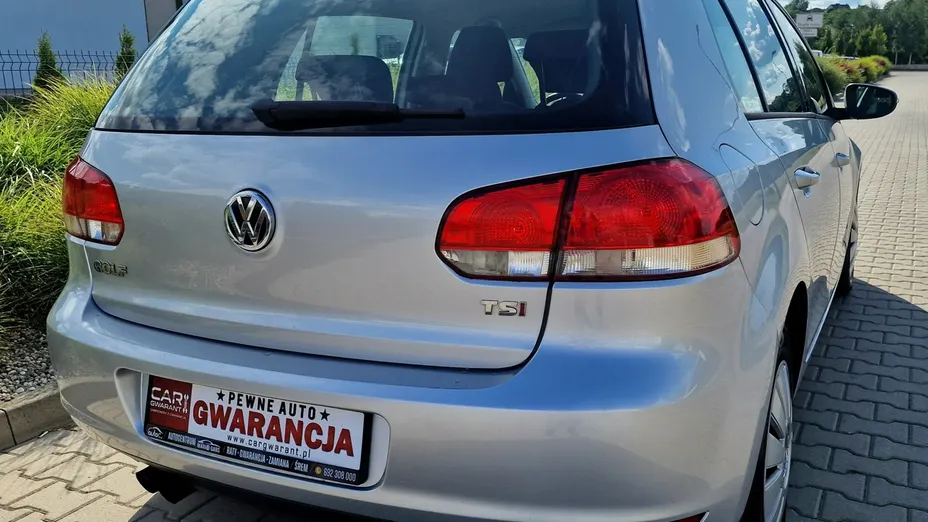 VOLKSWAGEN Golf -
