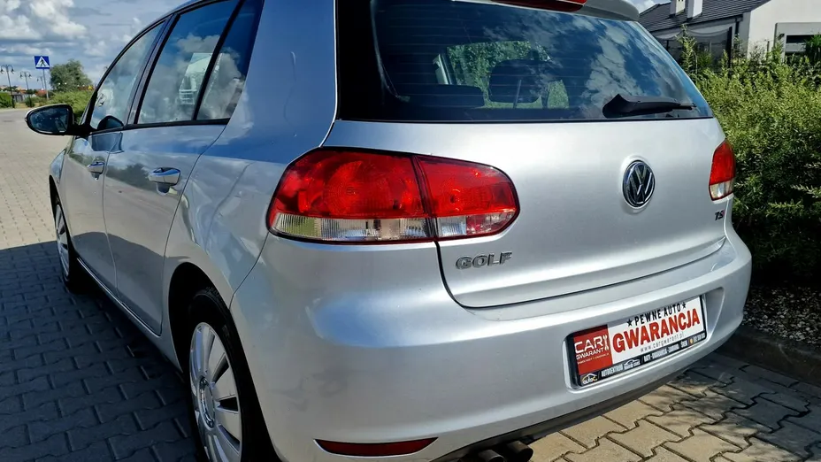 VOLKSWAGEN Golf -